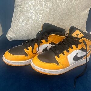 Yellow air Jordan’s